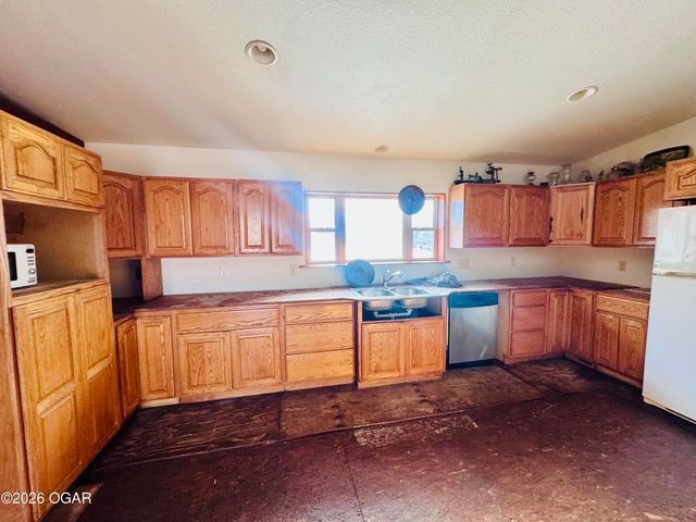 756 Cyclone Road, Pineville, MO 64856