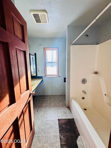 756 Cyclone Road, Pineville, MO 64856