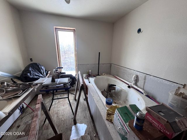 756 Cyclone Road, Pineville, MO 64856