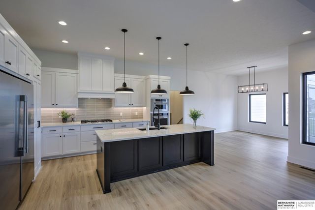 20624 Laurel Avenue, Elkhorn, NE 68022