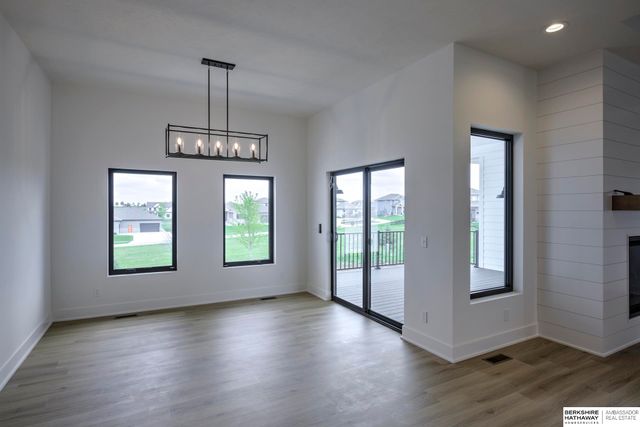 20624 Laurel Avenue, Elkhorn, NE 68022