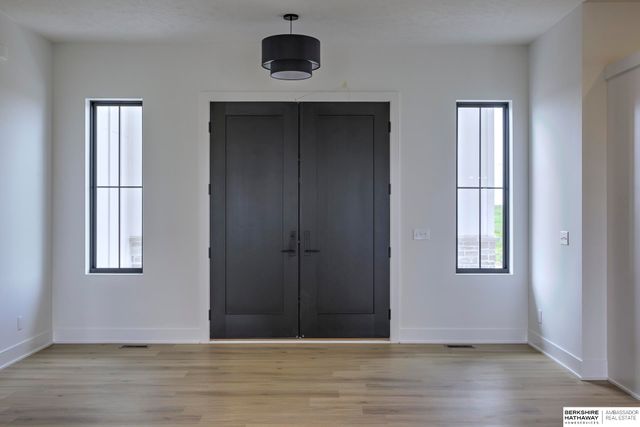 20624 Laurel Avenue, Elkhorn, NE 68022