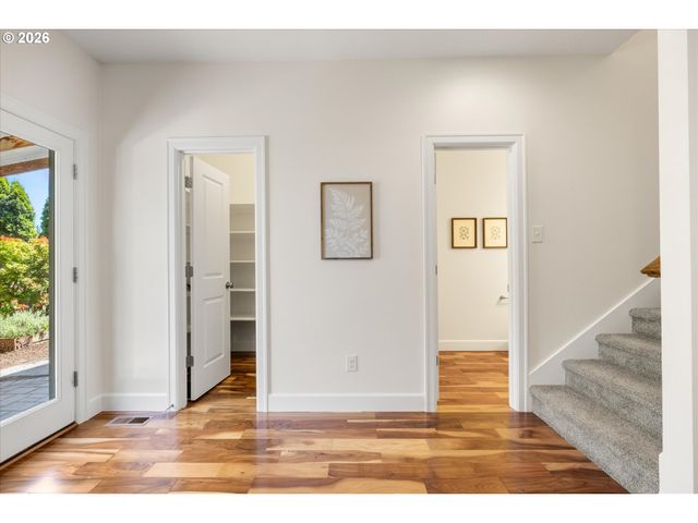 5530 Sw MAIN Ave, Beaverton, OR 97005
