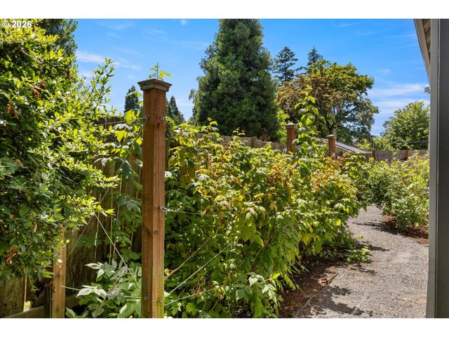 5530 Sw MAIN Ave, Beaverton, OR 97005