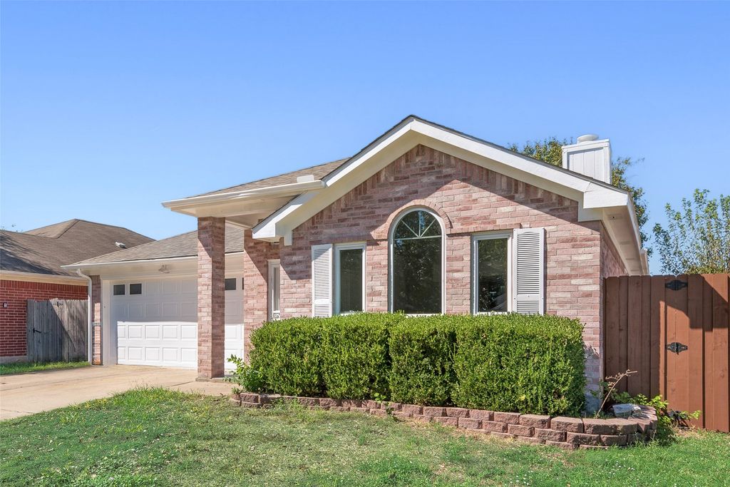 7016 Snowivy Court, Arlington, TX 76001 — photo 2