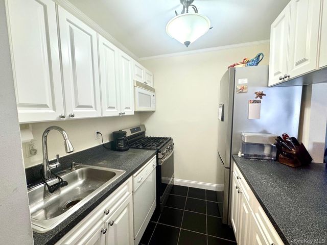 1 Aspen Court 1, Coram, NY 11727