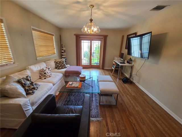 1042 E Tujunga 1, Burbank, CA 91501