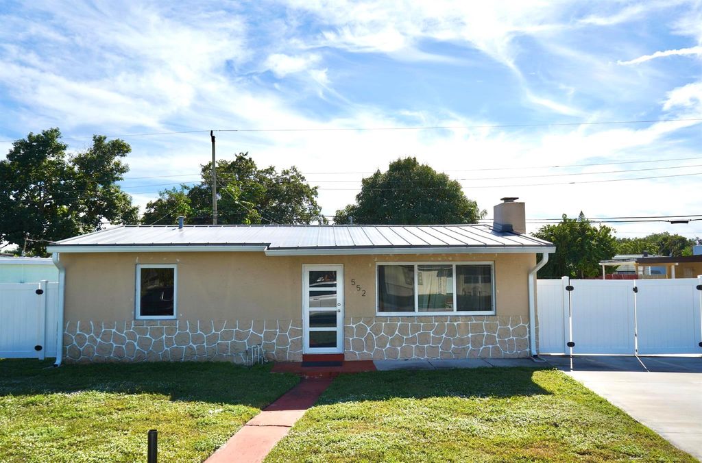 552 Beech Road, West Palm Beach, FL 33409