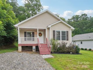 32 Lewis Street, Canton, NC 28716