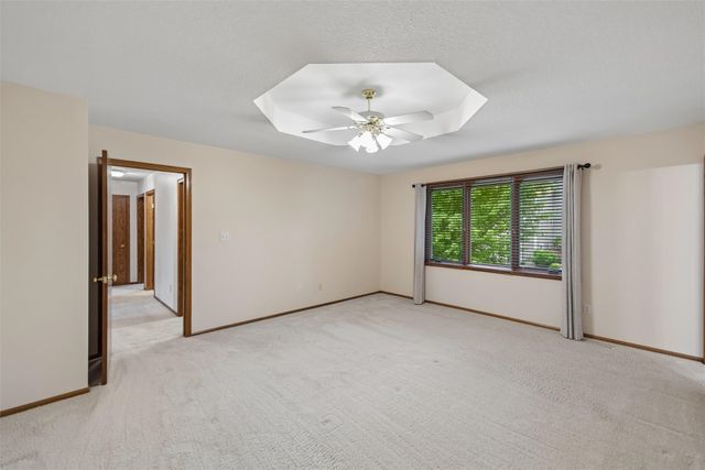 4733 93rd Street, Urbandale, IA 50322