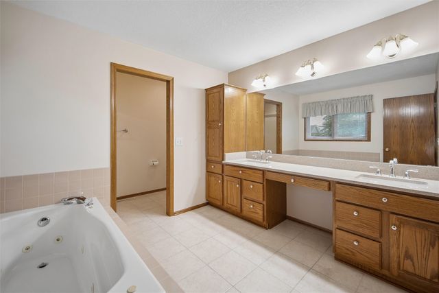 4733 93rd Street, Urbandale, IA 50322