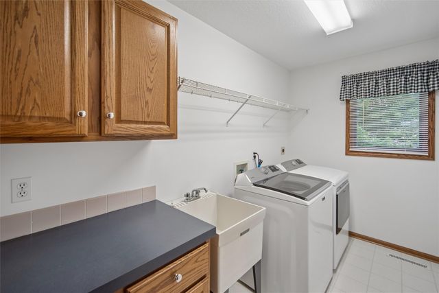 4733 93rd Street, Urbandale, IA 50322