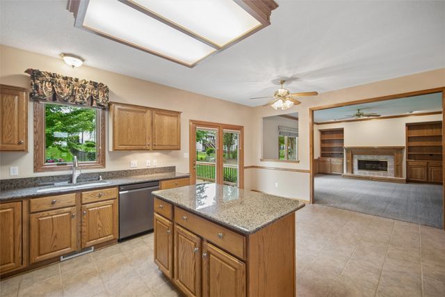 4733 93rd Street, Urbandale, IA 50322