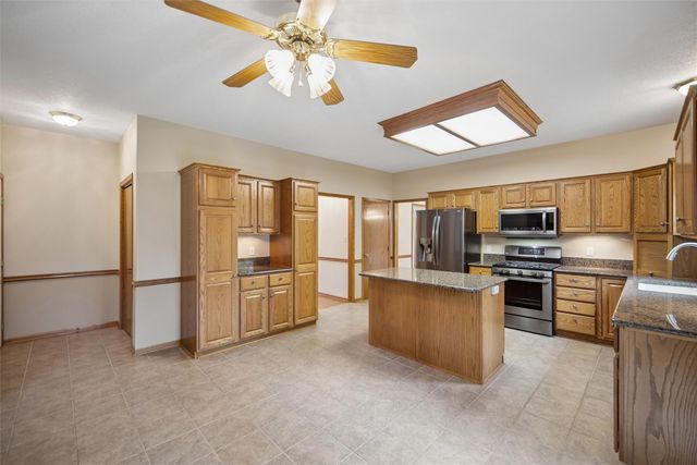 4733 93rd Street, Urbandale, IA 50322