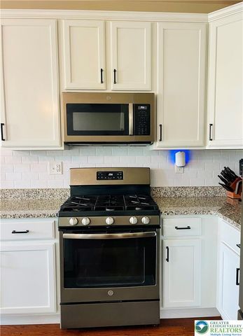 4611 Woodbrush Way, Upper Macungie Twp, PA 18104