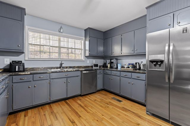 598 Lake Hills Drive, Trenton, GA 30752