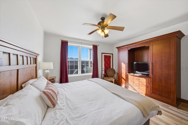 410 Big Bear Way, Pigeon Forge, TN 37863