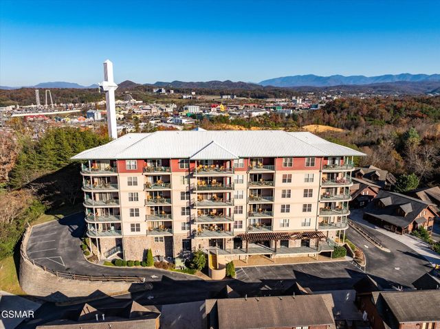 410 Big Bear Way, Pigeon Forge, TN 37863