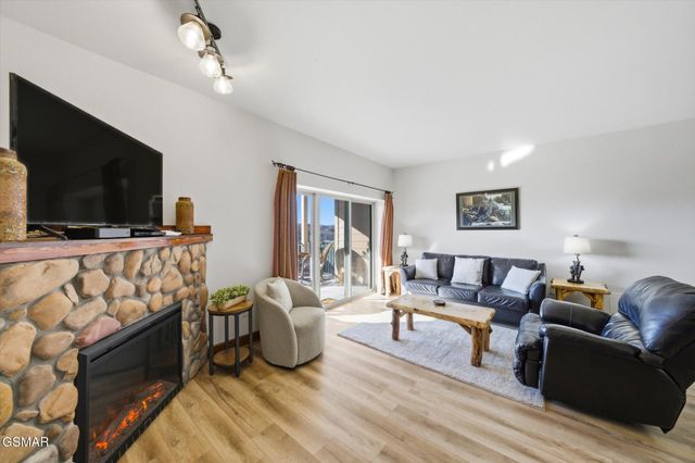 410 Big Bear Way, Pigeon Forge, TN 37863