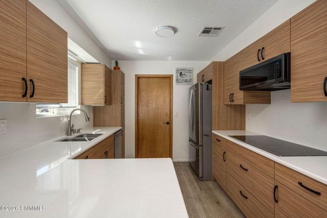 1143 Berkshire Court, Las Cruces, NM 88005