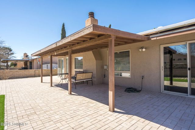 1143 Berkshire Court, Las Cruces, NM 88005