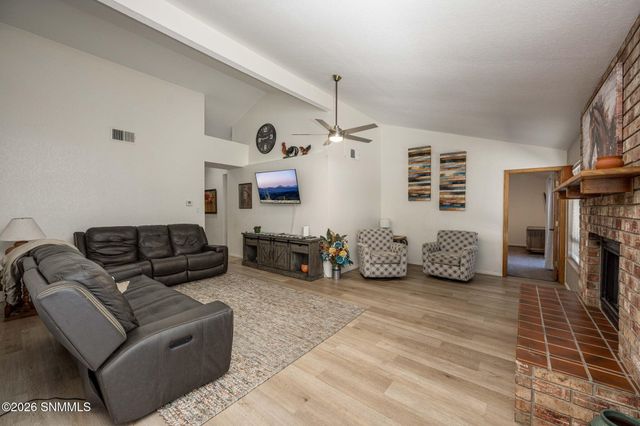 1143 Berkshire Court, Las Cruces, NM 88005