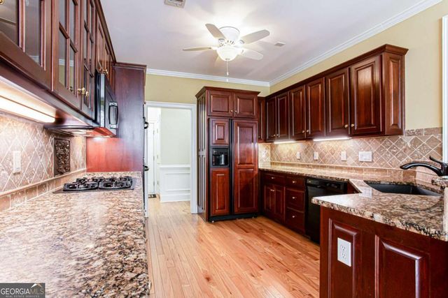 2100 Glenhurst Drive, Snellville, GA 30078