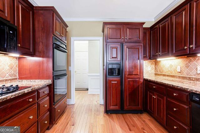 2100 Glenhurst Drive, Snellville, GA 30078