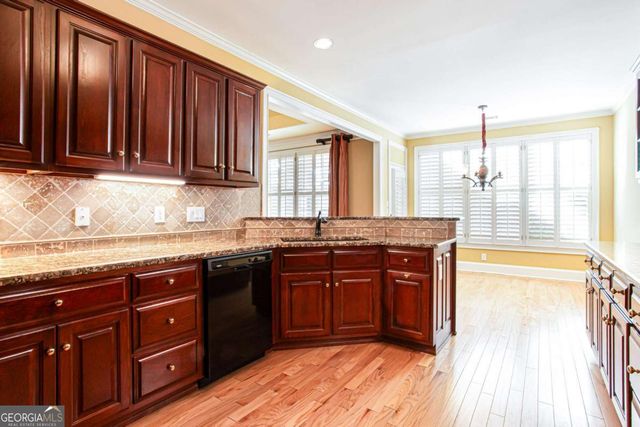 2100 Glenhurst Drive, Snellville, GA 30078
