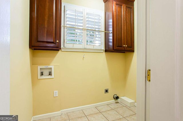 2100 Glenhurst Drive, Snellville, GA 30078