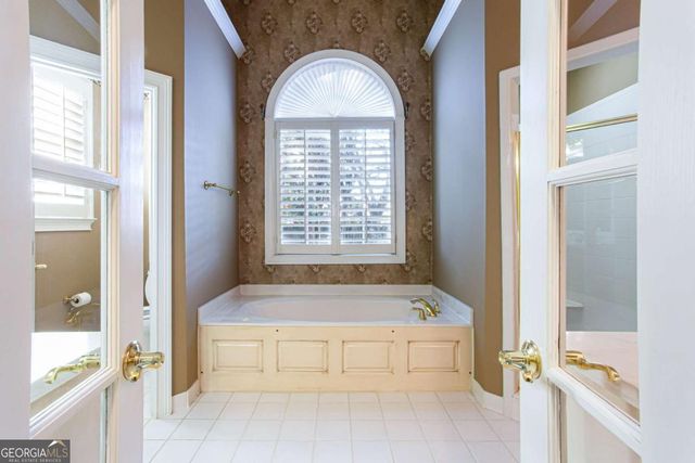 2100 Glenhurst Drive, Snellville, GA 30078