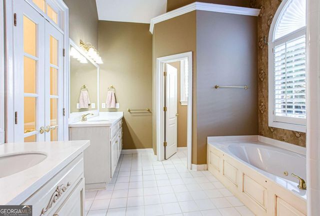2100 Glenhurst Drive, Snellville, GA 30078