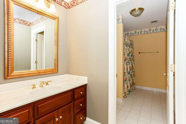 2100 Glenhurst Drive, Snellville, GA 30078