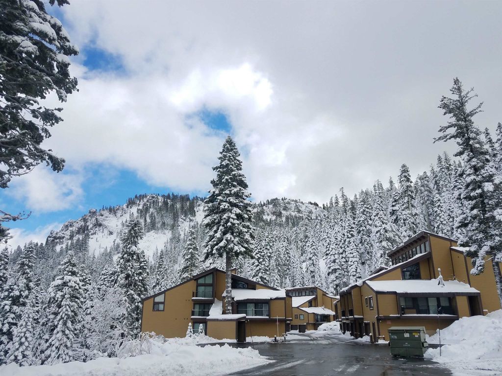 2090 Chalet Rd Unit 4, Alpine Meadows, CA 96146