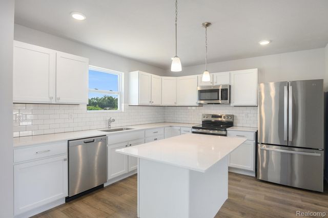 6030 Lahring Road, Fenton Charter Township, MI 48451