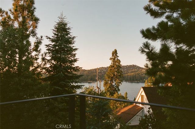 481 Heliotrope Drive, Lake Arrowhead, CA 92352