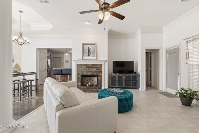 125 Tall Oaks Lane, Youngsville, LA 70592