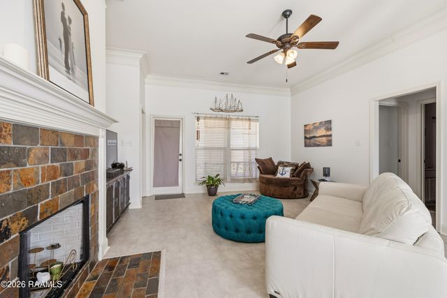 125 Tall Oaks Lane, Youngsville, LA 70592