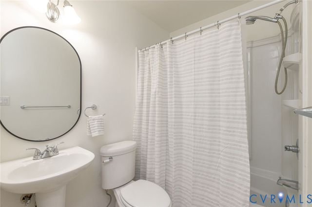 4104 Birchleaf Ct, Chester, VA 23831