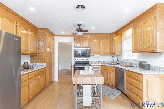 4104 Birchleaf Ct, Chester, VA 23831