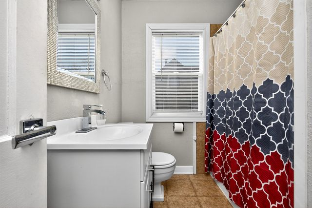 1715 61st Street, Urbandale, IA 50322