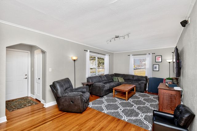 1715 61st Street, Urbandale, IA 50322