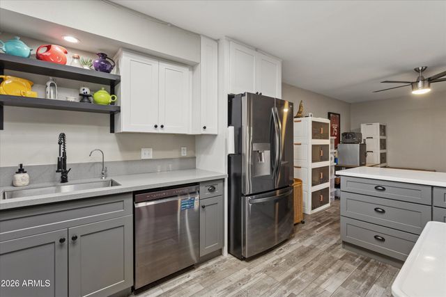 5836 W WINCHCOMB Drive, Glendale, AZ 85306