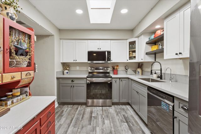5836 W WINCHCOMB Drive, Glendale, AZ 85306