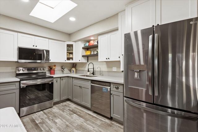 5836 W WINCHCOMB Drive, Glendale, AZ 85306