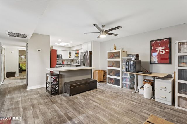 5836 W WINCHCOMB Drive, Glendale, AZ 85306