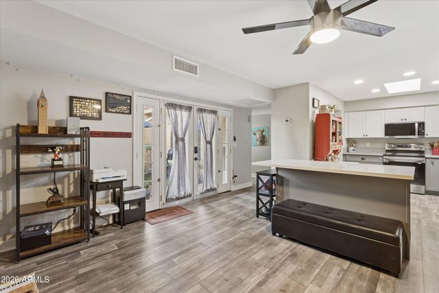 5836 W WINCHCOMB Drive, Glendale, AZ 85306