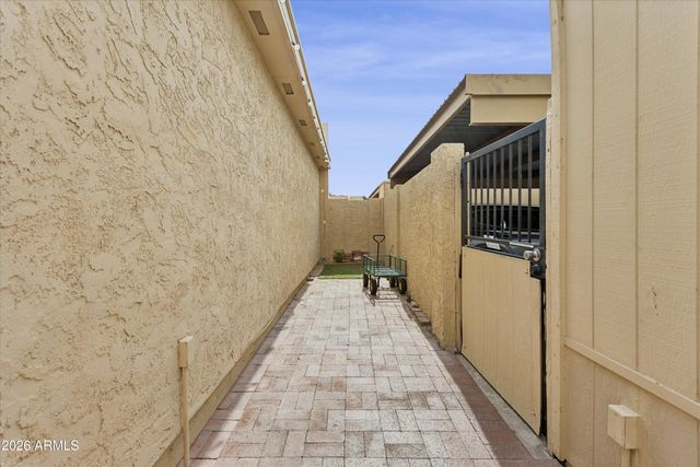 5836 W WINCHCOMB Drive, Glendale, AZ 85306