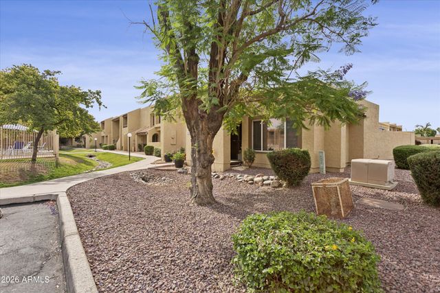 5836 W WINCHCOMB Drive, Glendale, AZ 85306