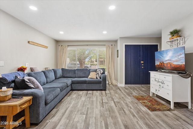 5836 W WINCHCOMB Drive, Glendale, AZ 85306